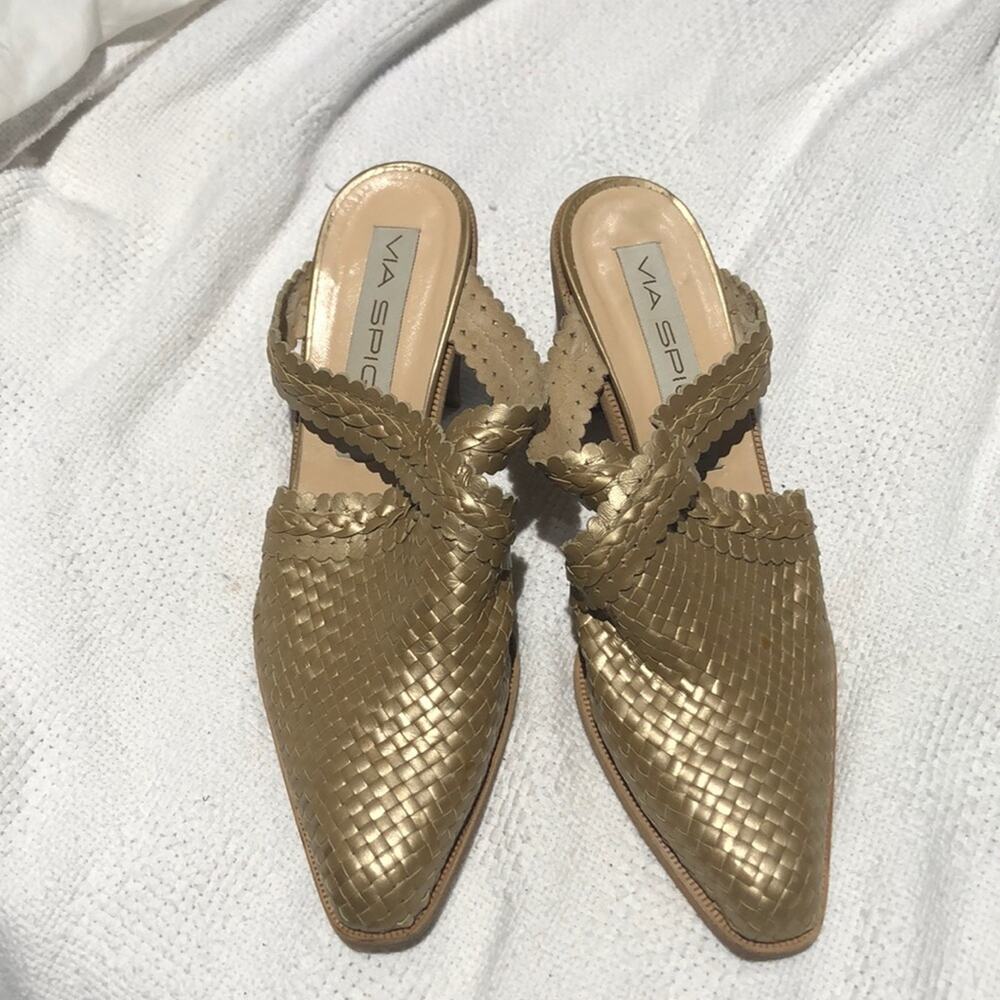 Via Spiga 8 gold woven leather heel mule euc